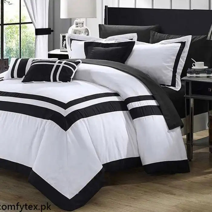 Embellish Patch Pleated Duvet Set - White And Black